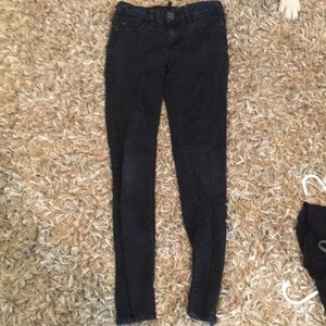 Black celebrity pink skinny jeans